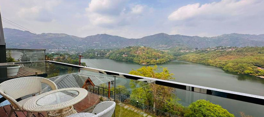 luxury-resorts-with-lake-views