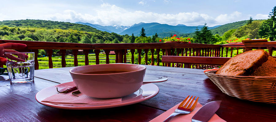 romantic-cafes-overlooking-the-hills