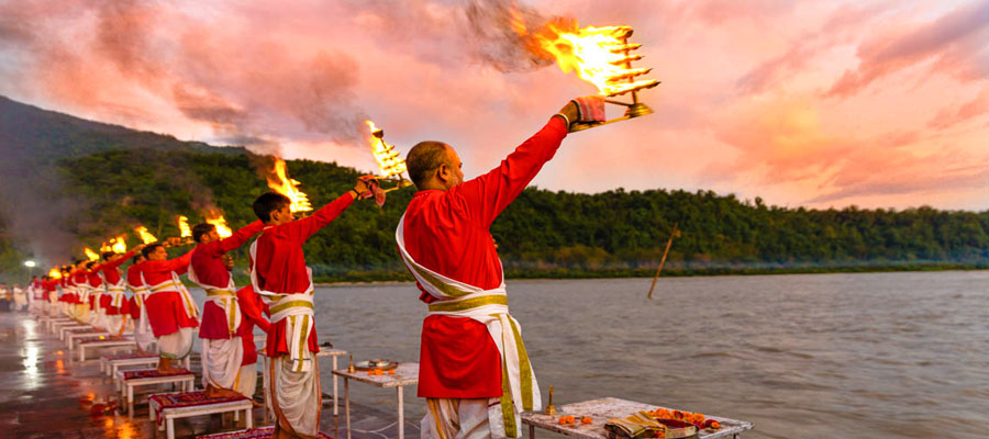 ganga-aarti-at-triveni-ghat-a-soul-stirring-experience