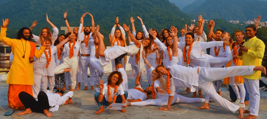 the-connection-between-yoga-and-hindu-spirituality-in-rishikesh